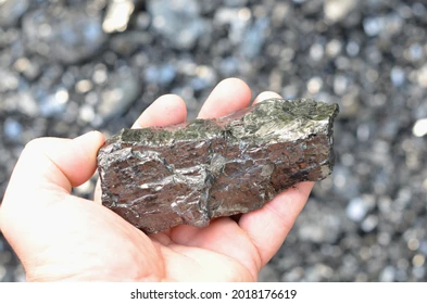 minerai d’antimoine
